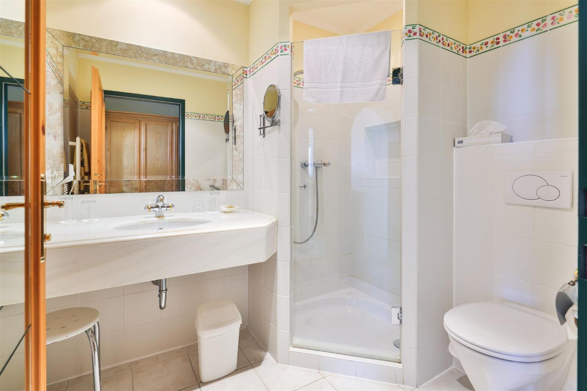 Kurhaus Dr. Petershofer Hotel Wolfsegg am Hausruck Ngoại thất bức ảnh
