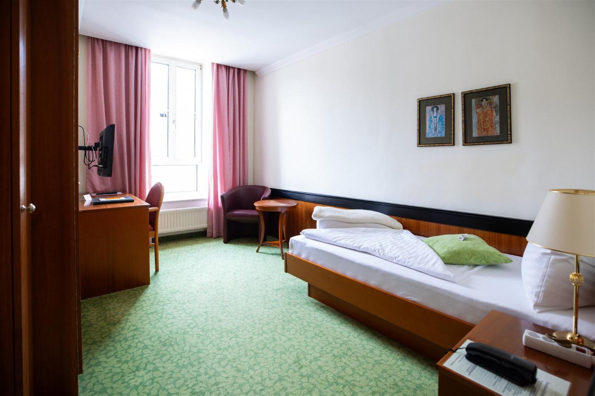 Kurhaus Dr. Petershofer Hotel Wolfsegg am Hausruck Ngoại thất bức ảnh