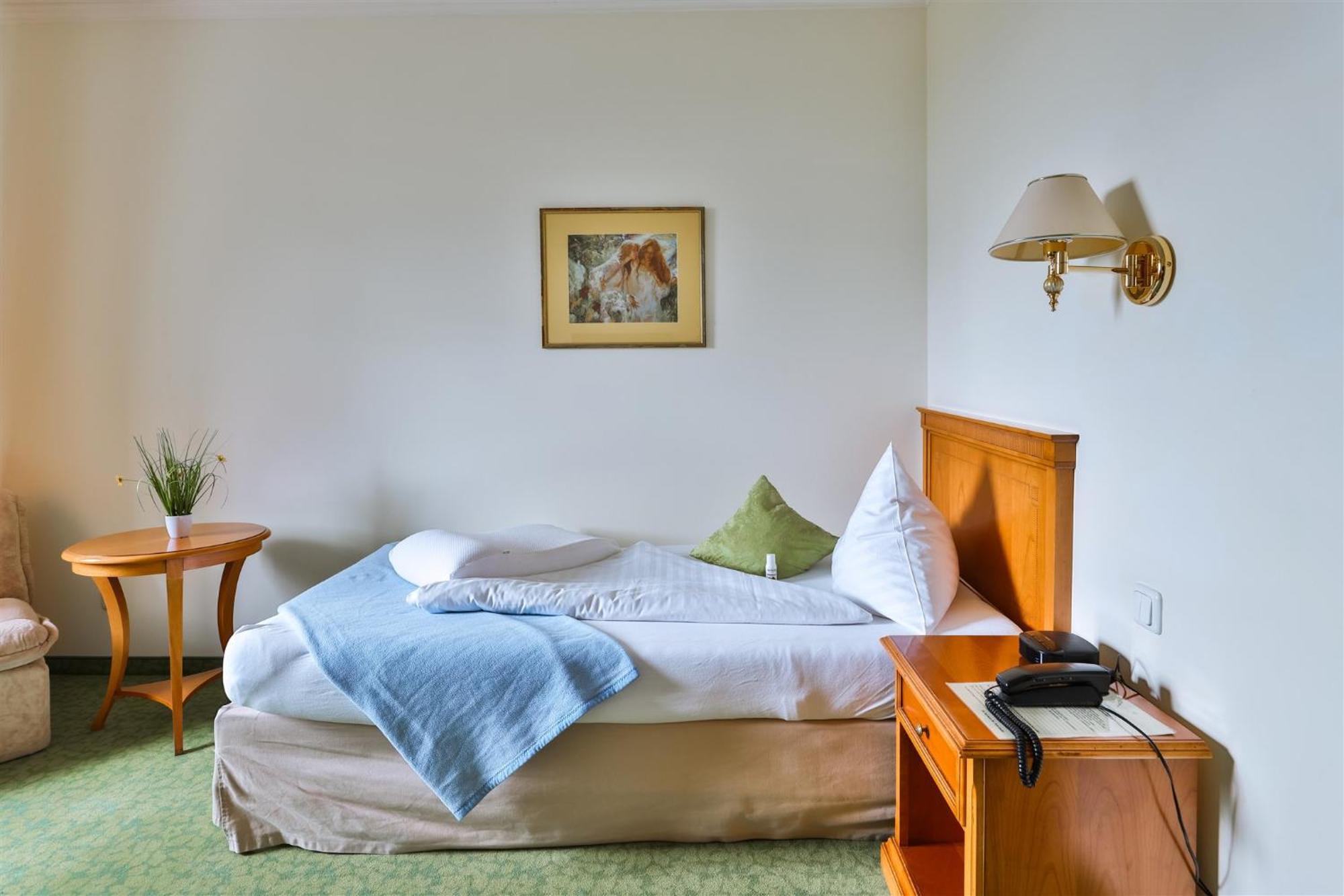 Kurhaus Dr. Petershofer Hotel Wolfsegg am Hausruck Ngoại thất bức ảnh